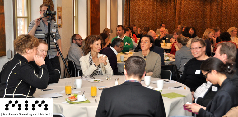 Över 100 personer besökte detta frukostmöte, som också filmades.