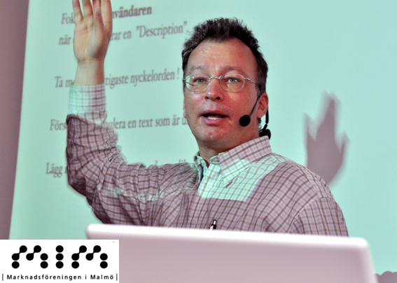 Niklas af Malmborg håller föredrag, 
om webb-utveckling och om optimering av webbsidor, 
inför 100 kollegor i Malmö. Niklas af Malmborg, webb-redaktör