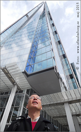 Niklas af Malmborg, 
outside "The Shard" (or "London Bridge Tower"), 
a 95-storey skyscraper in Southwark, London.  
Photo from a business trip to London, May 2015,
with film production and 
visits in Docklands, Canary Wharf, and London Bridge.
Photo: www.afmalmborg.se, May 2015 Niklas af Malmborg, outside The Shard, London, 2015